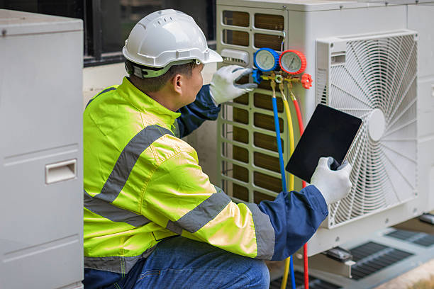 Professional Hvac technician working in Santa Fe, TX